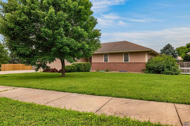 3909 SW 40th St, Topeka, KS 66610