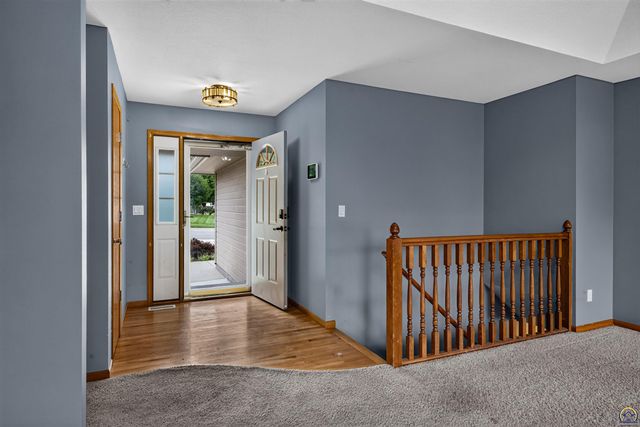 3909 SW 40th St, Topeka, KS 66610