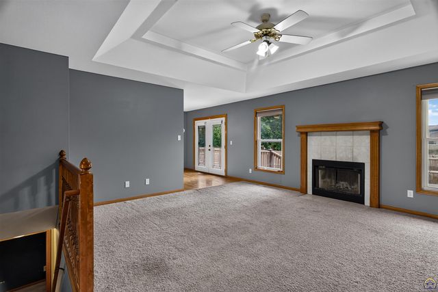 3909 SW 40th St, Topeka, KS 66610