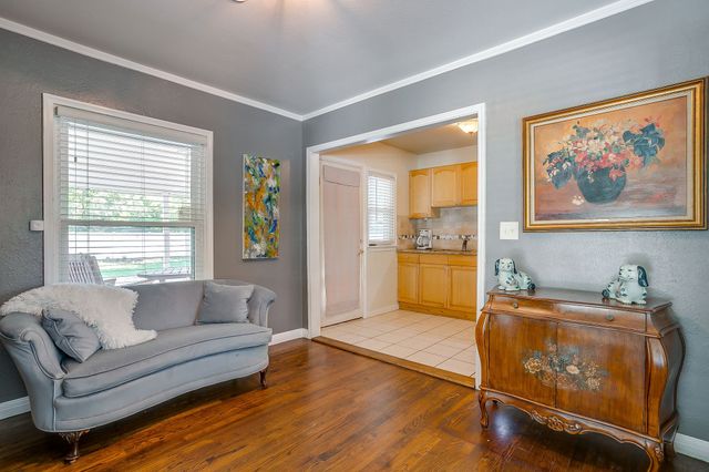 6404 Malvey Avenue, Fort Worth, TX 76116