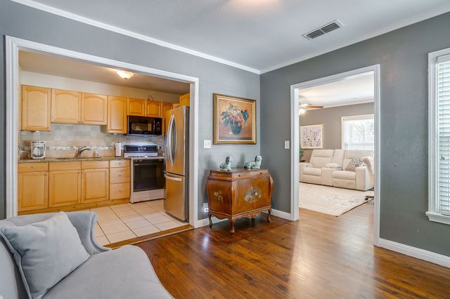 6404 Malvey Avenue, Fort Worth, TX 76116
