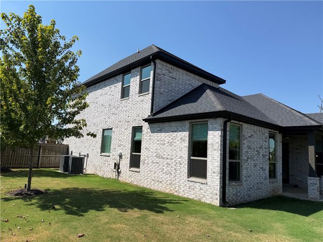 5809 W Sage Drive, Rogers, AR 72758
