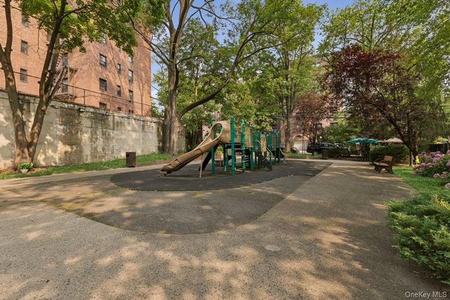 140-18 Burden Crescent 209, Briarwood, NY 11435