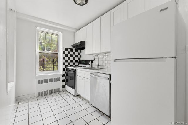 140-18 Burden Crescent 209, Briarwood, NY 11435