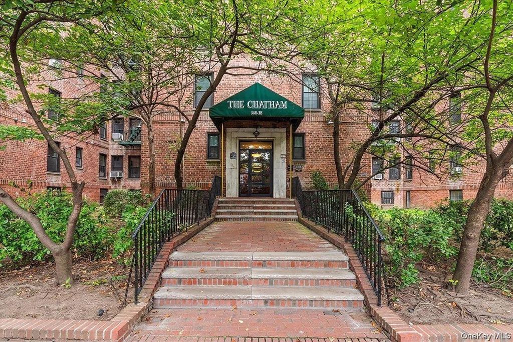 140-18 Burden Crescent 209, Briarwood, NY 11435