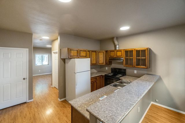 1023-1025 W Knox Ave, Spokane, WA 99205