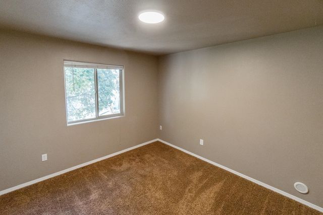 1023-1025 W Knox Ave, Spokane, WA 99205