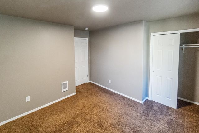 1023-1025 W Knox Ave, Spokane, WA 99205