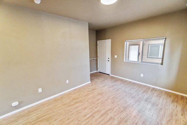 1023-1025 W Knox Ave, Spokane, WA 99205