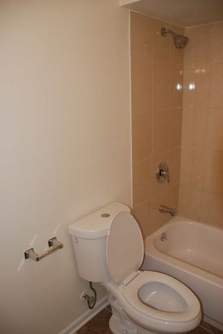 2216 COUNTRY CLUB Drive 13, Woodridge, IL 60517