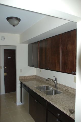 2216 COUNTRY CLUB Drive 13, Woodridge, IL 60517