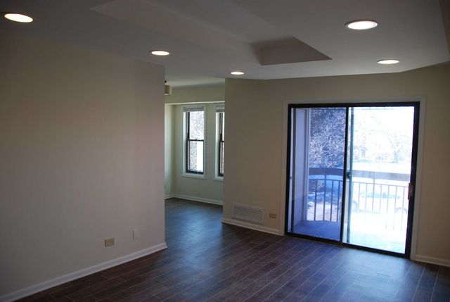 2216 COUNTRY CLUB Drive 13, Woodridge, IL 60517