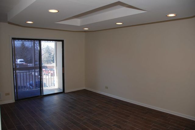 2216 COUNTRY CLUB Drive 13, Woodridge, IL 60517