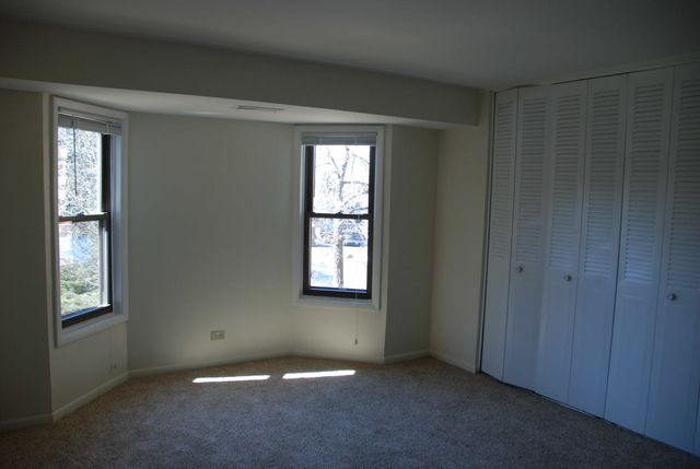 2216 COUNTRY CLUB Drive 13, Woodridge, IL 60517