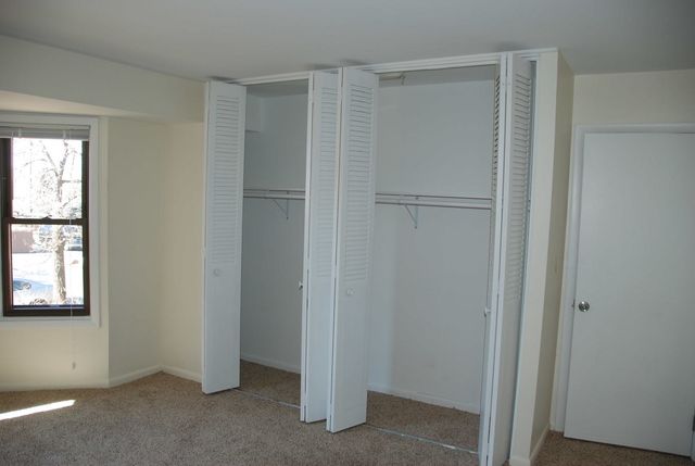 2216 COUNTRY CLUB Drive 13, Woodridge, IL 60517