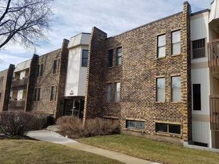 2216 COUNTRY CLUB Drive 13, Woodridge, IL 60517