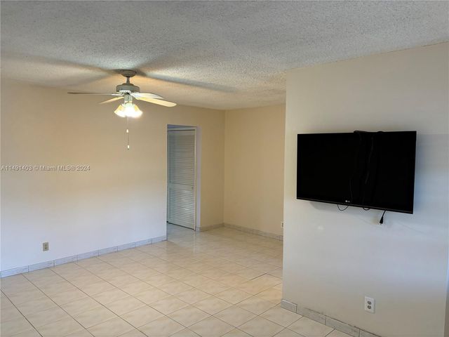 181 NE 14th Ave 22B, Hallandale Beach, FL 33009