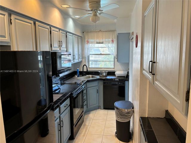 181 NE 14th Ave 22B, Hallandale Beach, FL 33009