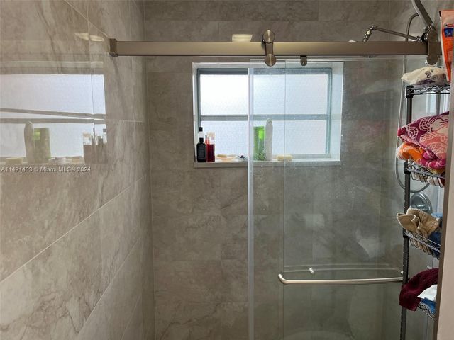 181 NE 14th Ave 22B, Hallandale Beach, FL 33009