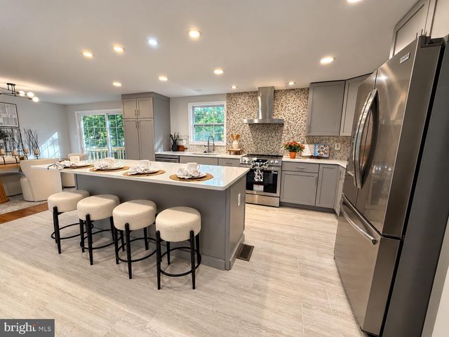 2283 DOSINIA CT, Reston, VA 20191