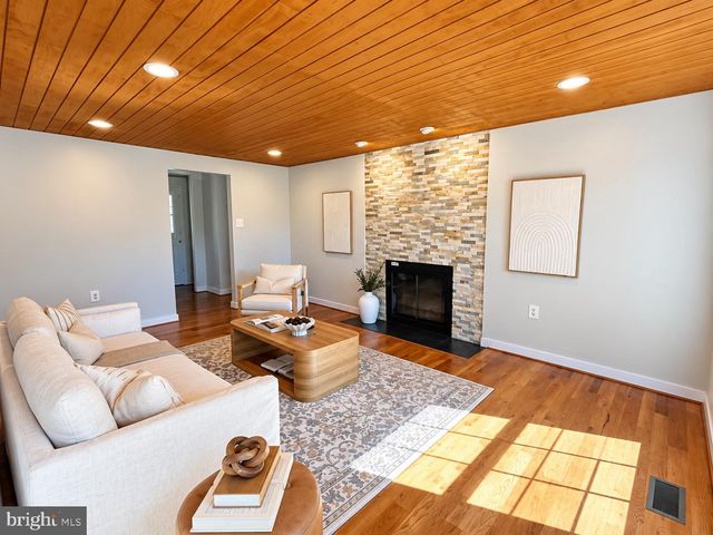 2283 DOSINIA CT, Reston, VA 20191