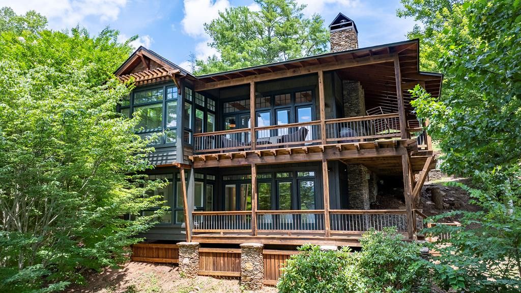 11 Old Lodge Road, Robbinsville, NC 28771