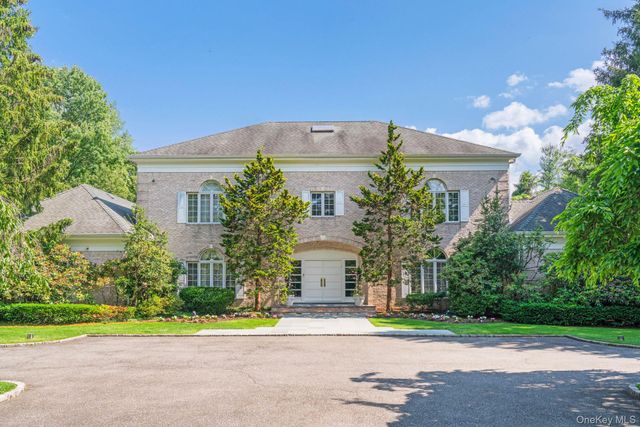 8 High Meadow Court, Glen Head, NY 11545