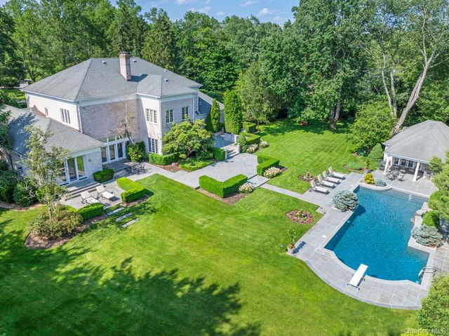 8 High Meadow Court, Glen Head, NY 11545