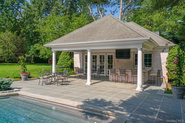 8 High Meadow Court, Glen Head, NY 11545