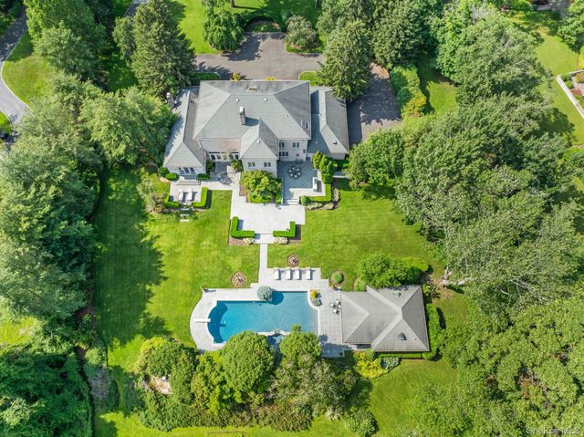 8 High Meadow Court, Glen Head, NY 11545