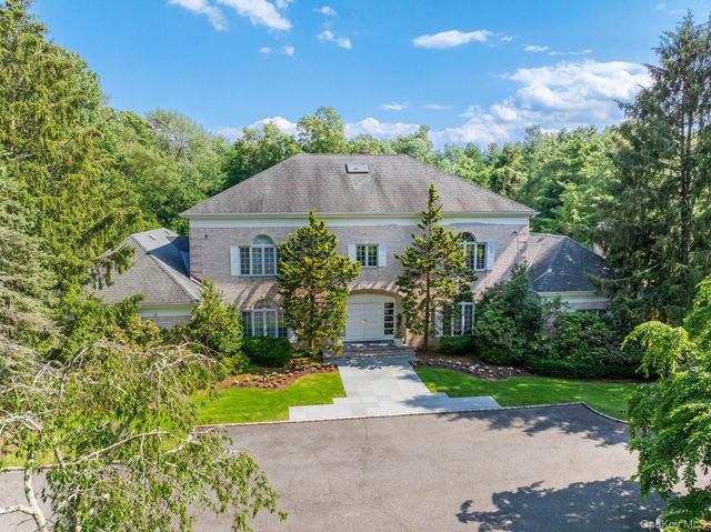 8 High Meadow Court, Glen Head, NY 11545