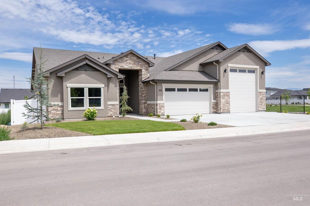 132 E Heliotrope Drive, Meridian, ID 83642