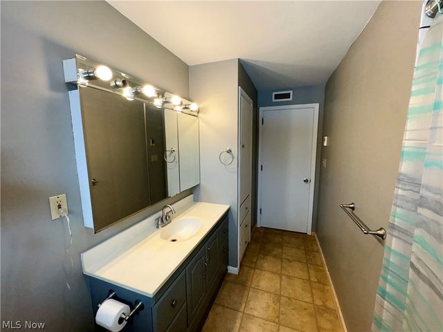 470 Nel Da Mar Drive, New Concord, OH 43762