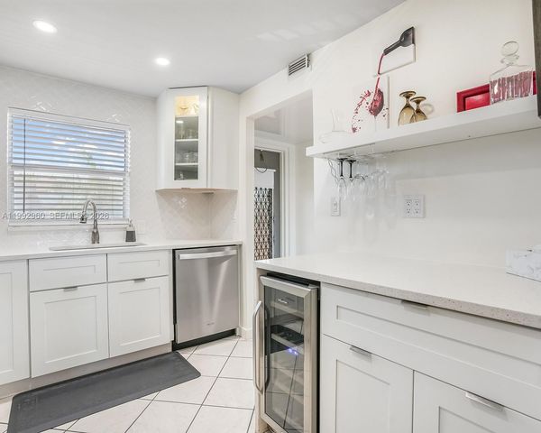 9580 Sunrise Lakes Blvd 205, Sunrise, FL 33322