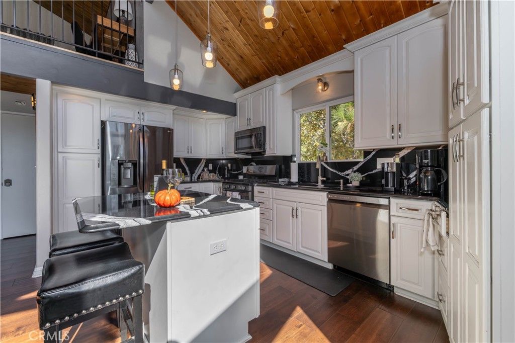 Image 11 of property listing at 27482 Matterhorn, Lake Arrowhead, CA 92352