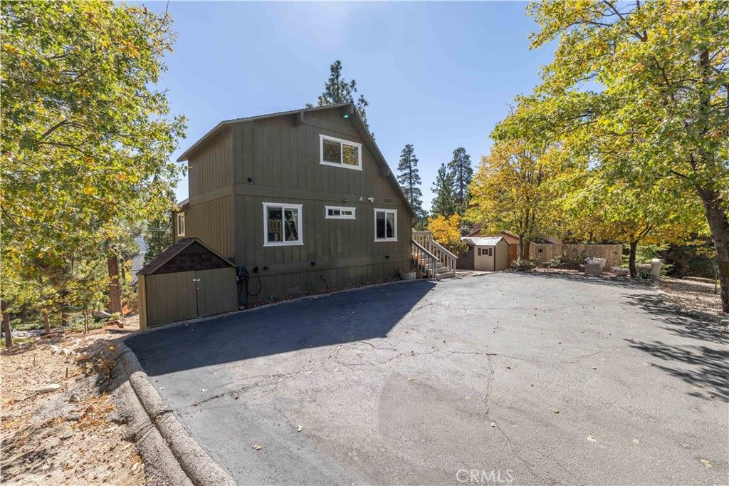 Image 2 of property listing at 27482 Matterhorn, Lake Arrowhead, CA 92352