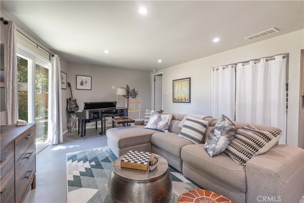 Image 20 of property listing at 27482 Matterhorn, Lake Arrowhead, CA 92352