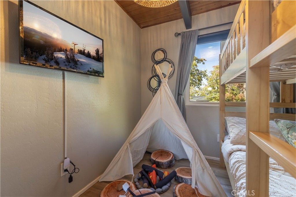 Image 31 of property listing at 27482 Matterhorn, Lake Arrowhead, CA 92352