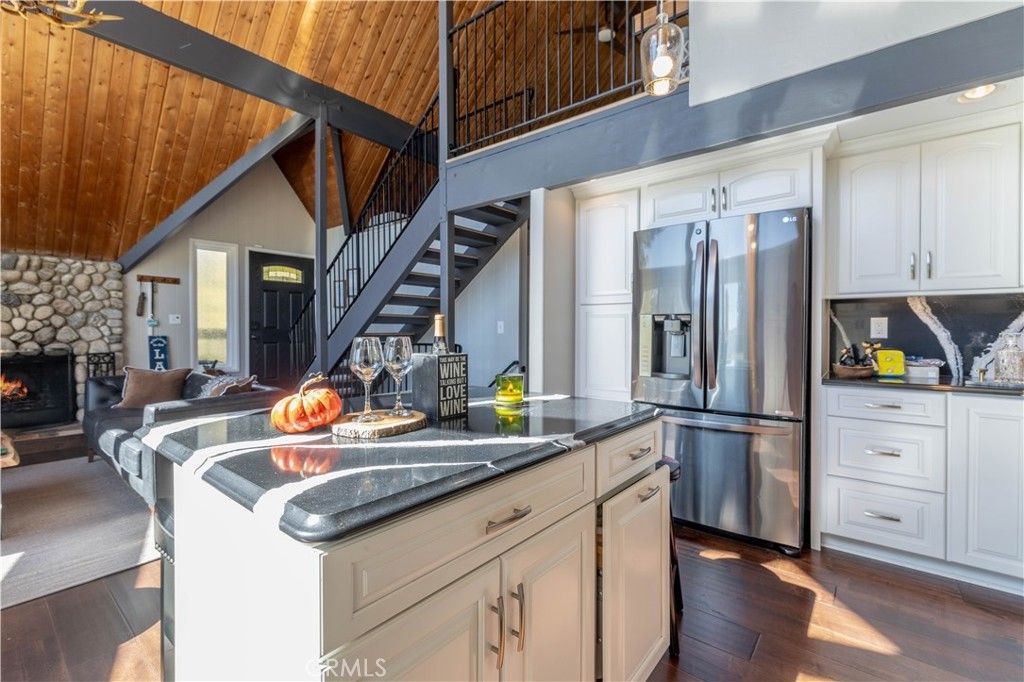 Image 8 of property listing at 27482 Matterhorn, Lake Arrowhead, CA 92352