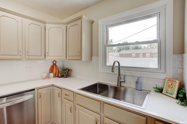 118 W Mill Road, Evansville, IN 47710