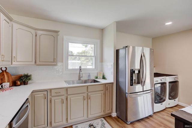 118 W Mill Road, Evansville, IN 47710