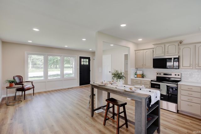 118 W Mill Road, Evansville, IN 47710