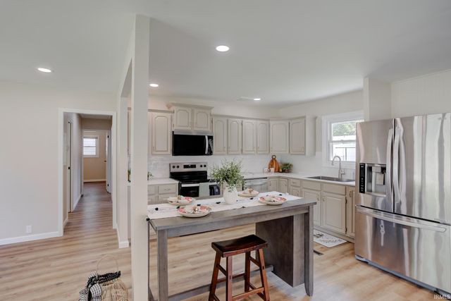 118 W Mill Road, Evansville, IN 47710