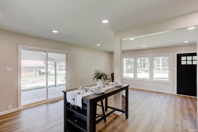 118 W Mill Road, Evansville, IN 47710