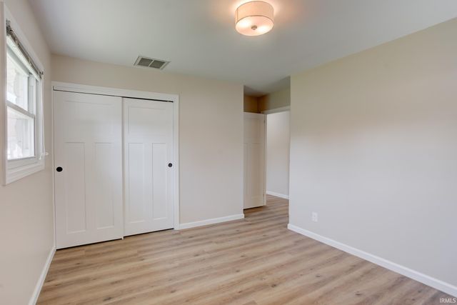 118 W Mill Road, Evansville, IN 47710
