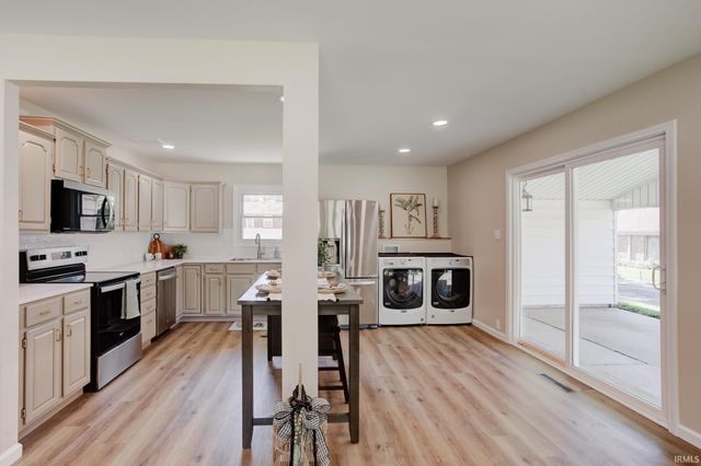 118 W Mill Road, Evansville, IN 47710