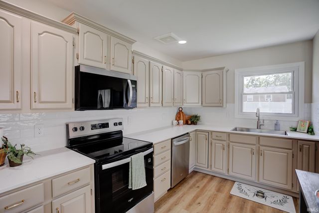 118 W Mill Road, Evansville, IN 47710