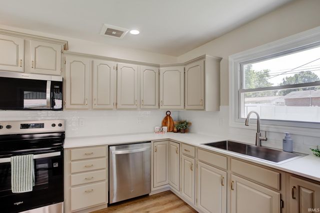 118 W Mill Road, Evansville, IN 47710