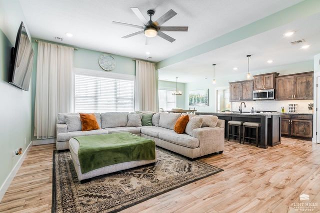 813 Waxwing Drive, Manhattan, KS 66502