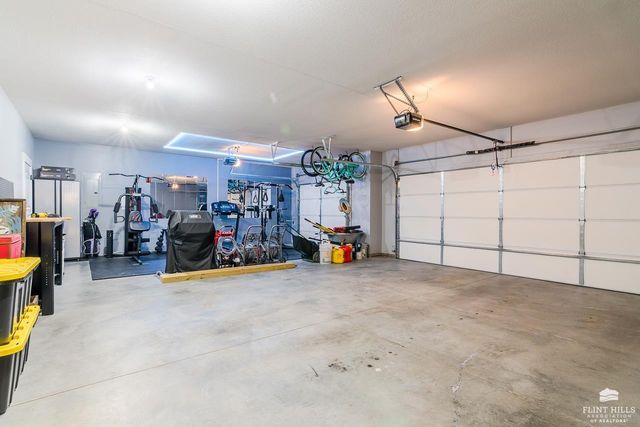 813 Waxwing Drive, Manhattan, KS 66502